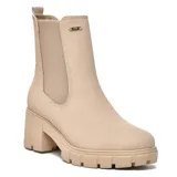 Bota Chelsea de cuero sintético negro con elástico lateral, caña baja y suela track con taco ancho.