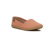 Zapatilla casual Moleca color salmón con capellada calada y suela de yute.