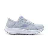 Championes deportivos Skechers Hands Free Slip-ins Go Run Consistent 2.0 Endure, color gris con detalles en lila y suela blanca. Diseñados con tecnología Skechers Air-Cooled Memory Foam y amortiguación ultraligera.