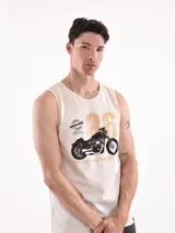 Musculosa gris con estampado de Nueva York en el frente.