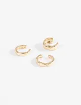 Set de tres aros earcuff plateados con textura.