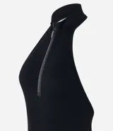 Body negro de poliamida seamless, con cuello halter y cierre frontal con cremallera.