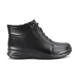 Bota casual de cuero negro, con cordones y cierre lateral.