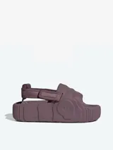 Sandalias de diseño futurista y ajustable, fabricadas en una sola pieza de EVA biológico, que ofrecen confort y estilo.