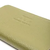 Billetera verde de cuero sintético con cierre.