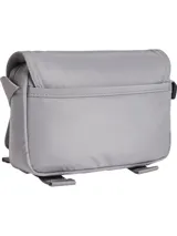 Bandolera gris con correa ancha ajustable con el logo de la marca.