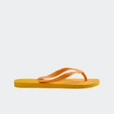 Ojotas Havaianas Top color blanco, con suela de goma y tiras con diseño de espiga.