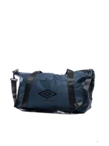 Bolso deportivo Umbro color azul con logo estampado en negro. Tiene doble asa de mano y correa de hombro ajustable.