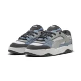 Championes urbanos Puma modelo 180, color gris y celeste, con detalles en blanco y negro. Confeccionados en cuero sintético y malla, con logo de Puma en los laterales y suela de goma.