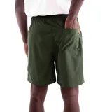 Short de baño o casual color verde oscuro, con cintura elástica ajustable mediante cordón negro y bolsillos laterales. Presenta un pequeño parche con el logo de Santa Cruz en la parte inferior derecha.