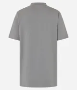 Remera gris de algodón con estampa de Kuromi tocando la guitarra.