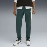 Pantalón deportivo Puma T7 Always On Track, color verde oscuro con raya lateral color crema y logo de la marca bordado en blanco.