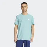 Remera deportiva Adidas Own The Run color celeste con cuello redondo y mangas cortas. Presenta el logo de Adidas en el pecho y las tres tiras características de la marca en las mangas.