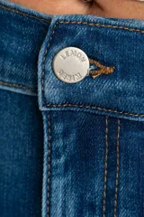 Pantalón de jean azul de corte wide leg y tiro medio.