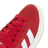 Championes Adidas Grand Court Alpha, color rojo con detalles en blanco. Zapatillas de cuero con las tres tiras clásicas de Adidas en los laterales y suela de goma.