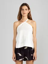 Top halter blanco de lino italiano con hilo metalizado y insignia de tigre removible.