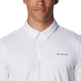 Polo de hombre Columbia Tech Trail, color blanco, de manga corta, con logo bordado en el pecho. Confeccionada en tejido hidroabsorbente Omni-Wick™ con elastano.