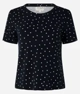 Remera de pijama azul marino con lunares blancos, cuello redondo y mangas cortas.