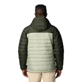 Campera puffer negra con capucha, cierre frontal completo, bolsillos laterales con cierre y logo de Columbia bordado en blanco en el pecho.