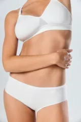 Culotte negro de algodón con cintura elástica.