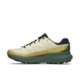 Championes de trail running Merrell Agility Peak 5, color beige con detalles en verde y negro. Cuentan con suela Vibram Megagrip, entresuela de espuma FloatPro y empeine de malla transpirable.