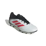 Botines de fútbol con parte superior sintética Fusionfeel, diseñada para brindar comodidad y conexión en el juego.