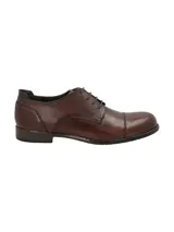 Zapato de vestir acordonado color marrón oscuro, con puntera redondeada y suela de goma.