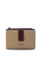 Billetera mediana de símil cuero color blanco hueso con detalles en rojo coral. Posee una presilla de cierre en la parte frontal y cierres de cremallera visibles en el borde superior.