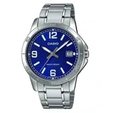 Reloj Casio con caja y correa de acero plateado, esfera azul con números arábigos y agujas plateadas. Resistente al agua.