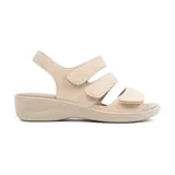 Sandalias bajas de cuero sintético color negro, con tres tiras horizontales con velcro y tira trasera con hebilla.