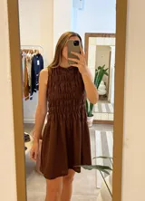 Vestido corto marrón chocolate de lino.
