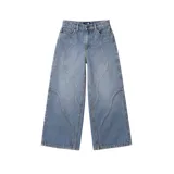 Pantalón de jean celeste, corte ultra baggy, con costuras curvas decorativas en los laterales.