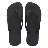 Ojotas Havaianas Top unisex, color negro, con suela texturizada y tiras con diseño de grecas y logo de la marca en relieve.