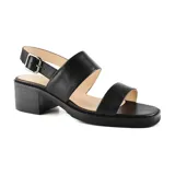 Sandalia de cuero negro con diseño de tiras y tacón bajo, ideal para el uso diario.