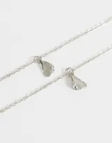 Set de dos collares dorados con dije de mariposa con imán.