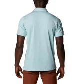 Polo de hombre Columbia Tech Trail, color blanco, de manga corta, con logo bordado en el pecho. Confeccionada en tejido hidroabsorbente Omni-Wick™ con elastano.