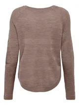 Sweater marrón de punto con cuello redondo y mangas largas.