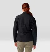 Campera negra de mujer, con cierre frontal, cuello alto y logo de la marca en el pecho.