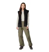 Pantalón cargo color verde oliva, de corte holgado, con cintura parcialmente elástica, bolsillos laterales y traseros con solapa, anillo en D y puños ajustables.
