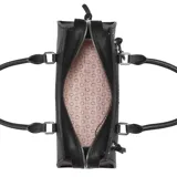 Cartera Guess modelo Wrenley color negro, con doble asa de mano y correa bandolera ajustable y extraíble. Tiene cierre superior, dos bolsillos frontales con cierre y logo Guess plateado.