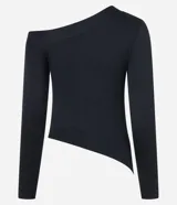 Blusa negra de manga larga confeccionada en poliamida seamless, con escote asimétrico y bajo irregular con abertura lateral.