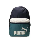 Mochila Puma Phase de diseño color block, con cuerpo principal azul marino, un panel central color crema y un bolsillo frontal inferior verde oscuro con el logo Puma en blanco.