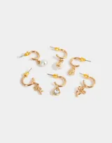 Set de aros dorados tipo argolla con dijes colgantes: corazón con strass, moño, perla, rosa, rayo y perla irregular.