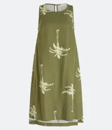 Vestido corto sin mangas color verde oliva con estampado de palmeras blancas.