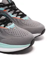 Championes de running Umbro Infinity, color negro con detalles en gris y rojo.