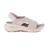 Sandalias Skechers Go Walk Arch Fit color lila, con capellada tejida, tira trasera elástica y plantilla con soporte de arco plantar Arch Fit.
