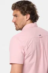 Camisa de hombre a cuadros azul y blanco, de manga corta, corte slim fit, con bolsillo en el pecho y confeccionada en algodón.