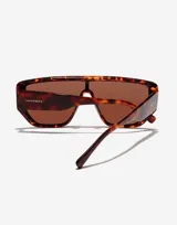 Lentes de sol unisex Hawkers modelo Metro, con montura carey marrón y lentes marrones.