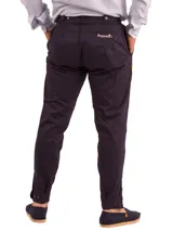 Bombacha de licra color azul, confeccionada en tela resistente con bolsillos amplios y detalles elegantes.