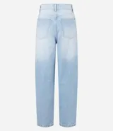Pantalón balloon de jeans celeste, con trabillas en la cintura, bolsillos y recorte en el lateral.